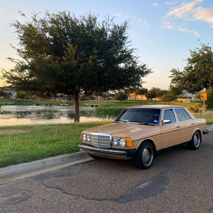 Do you like the individual rims of this cool W 123 captured by cazadordevenado (IG)?
Use the hashtag