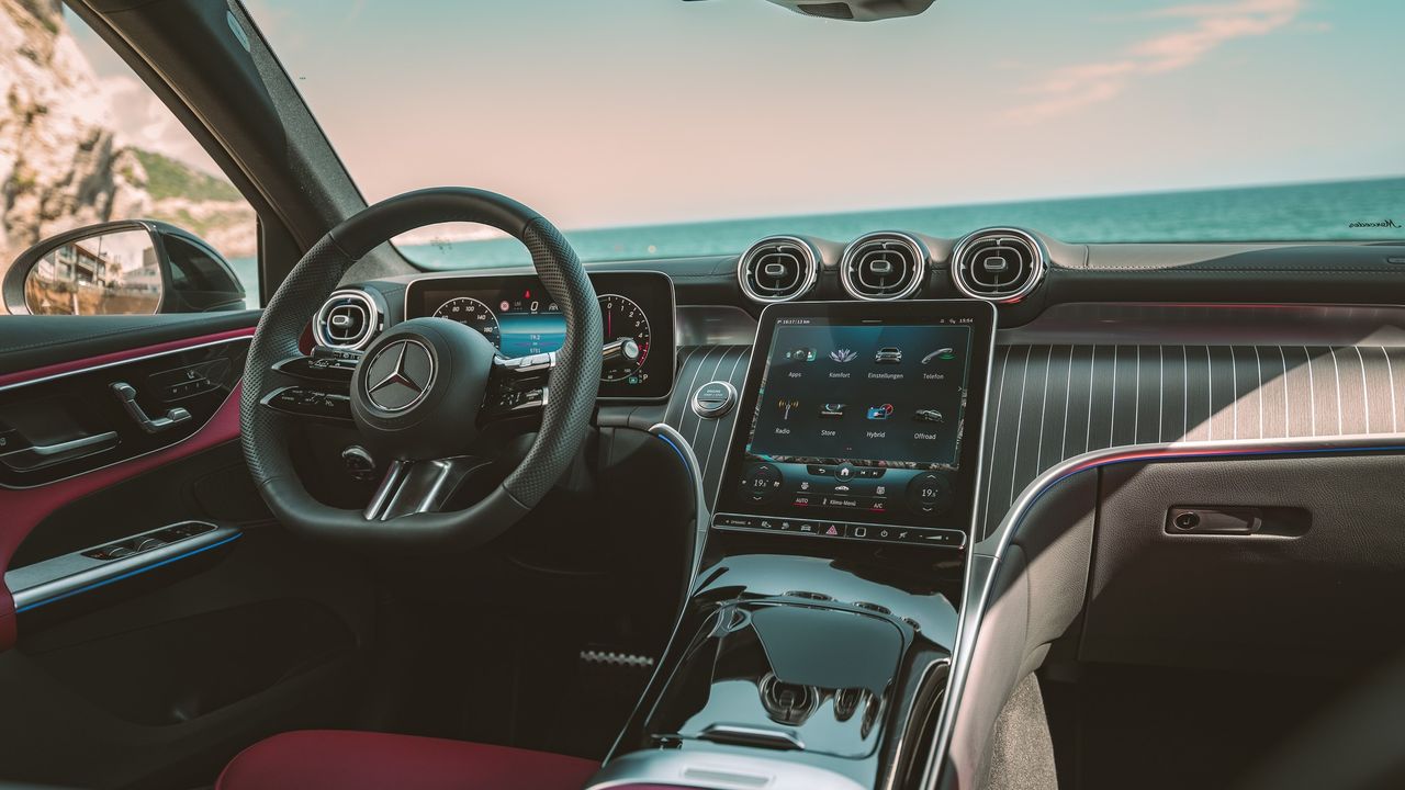 Ride every route in comfort and style.
📷 jelinek.b (IG) for