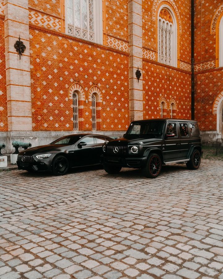 Making a statement has never been easier - turn heads with iconic design. 🖤
📷 radovanhloska (IG)