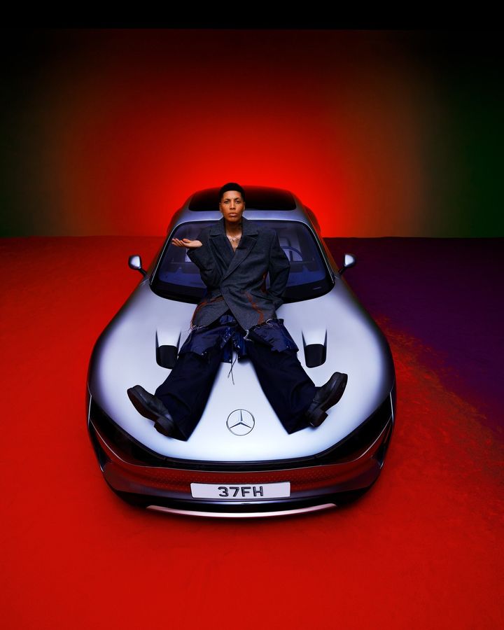 Last year the Mercedes-Benz Sustainability Prize 2022 went to the amazing designer Valentin Lessner. Stay tuned for this year's new fashion designers and innovative looks.
jenny_brough (IG)